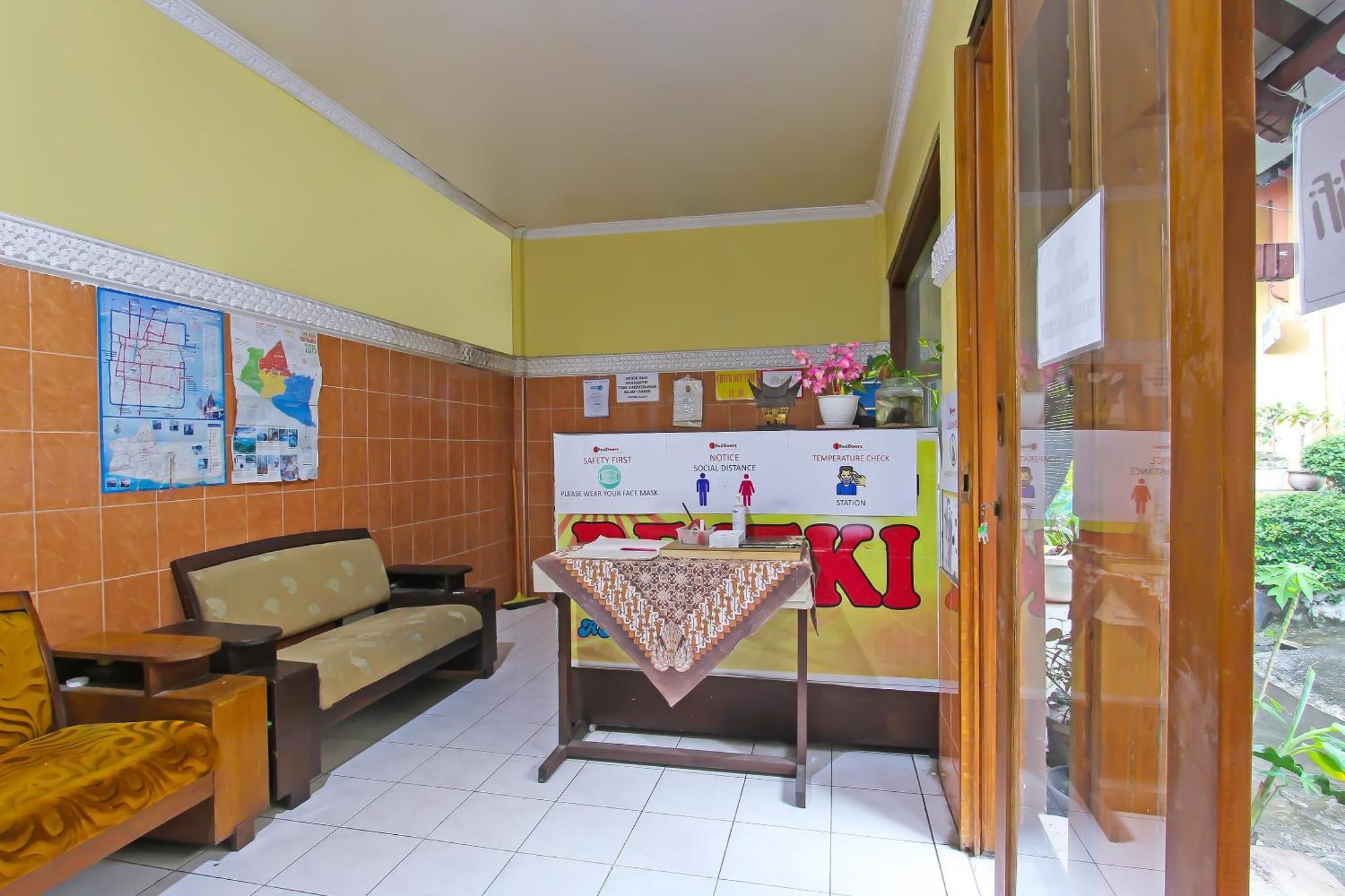 Spot On 91911 Rejeki Homestay Syariah Malioboro Yogyakarta Exterior photo